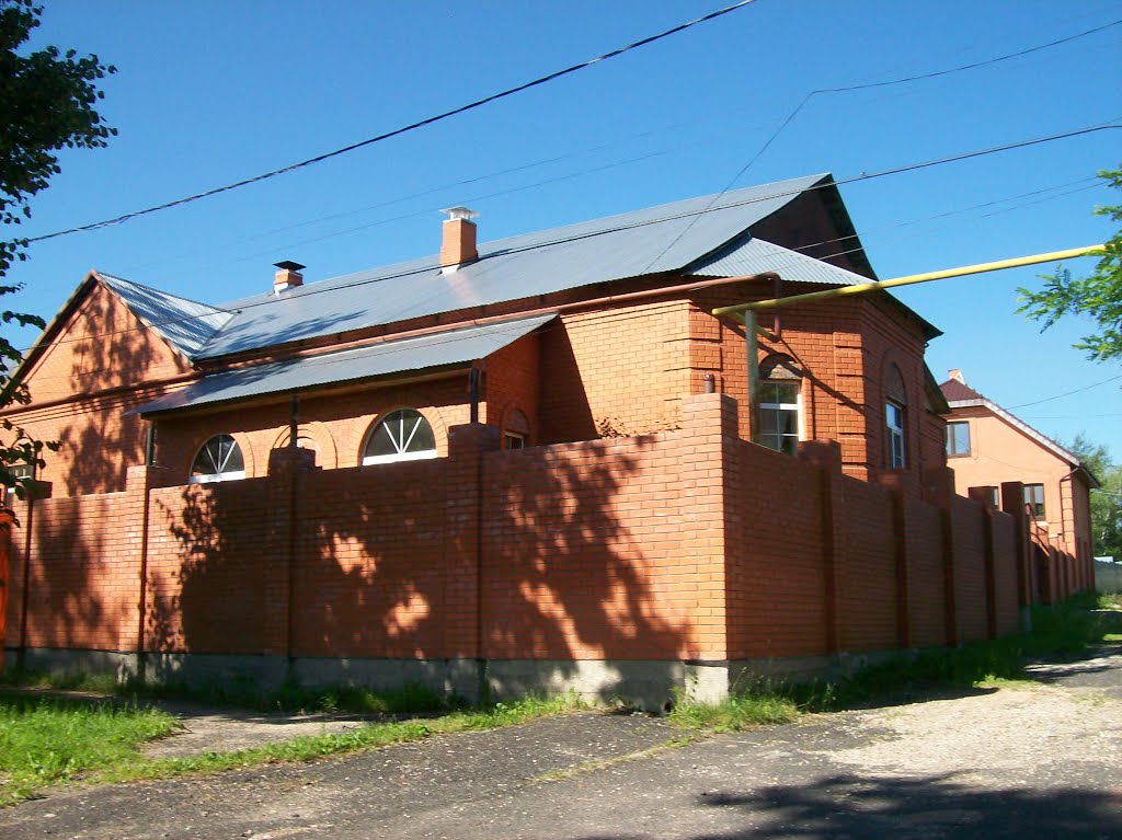 Дом на улице Суворова, Суворов