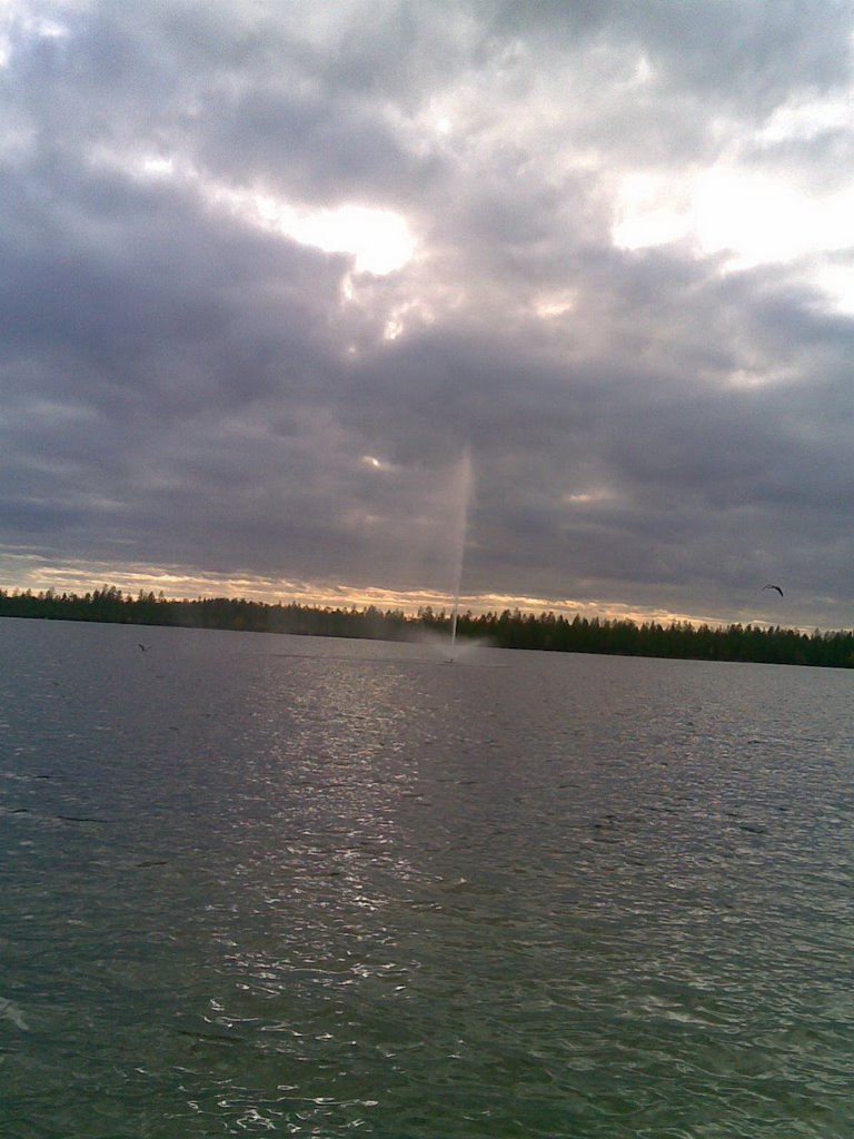 Фонтан на озере.23.09.2008, Муравленко