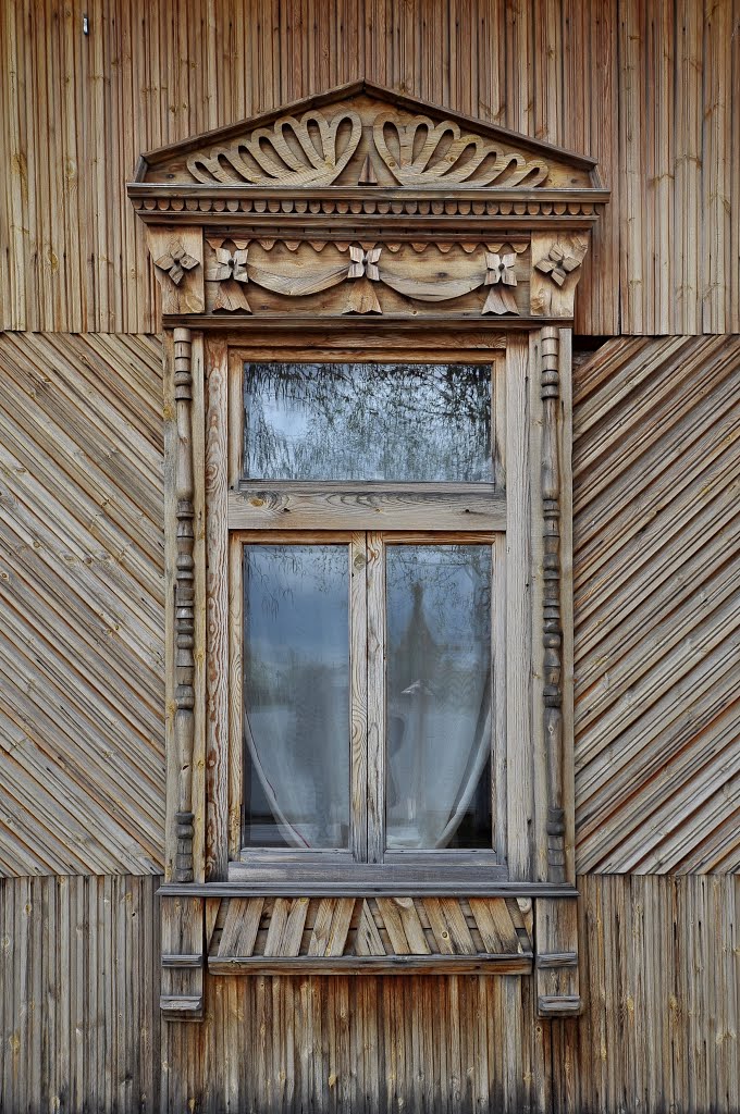 Window of school named after Znamensky, Сургут