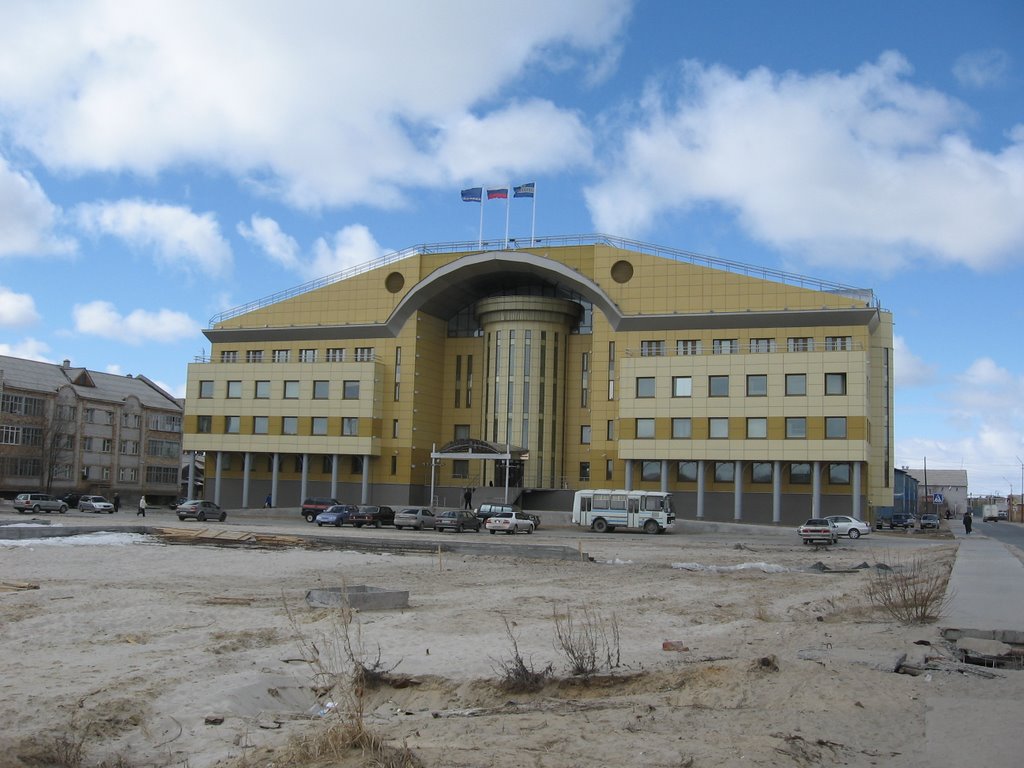 Building of Administration Purovskogo of area, Тарко-Сале