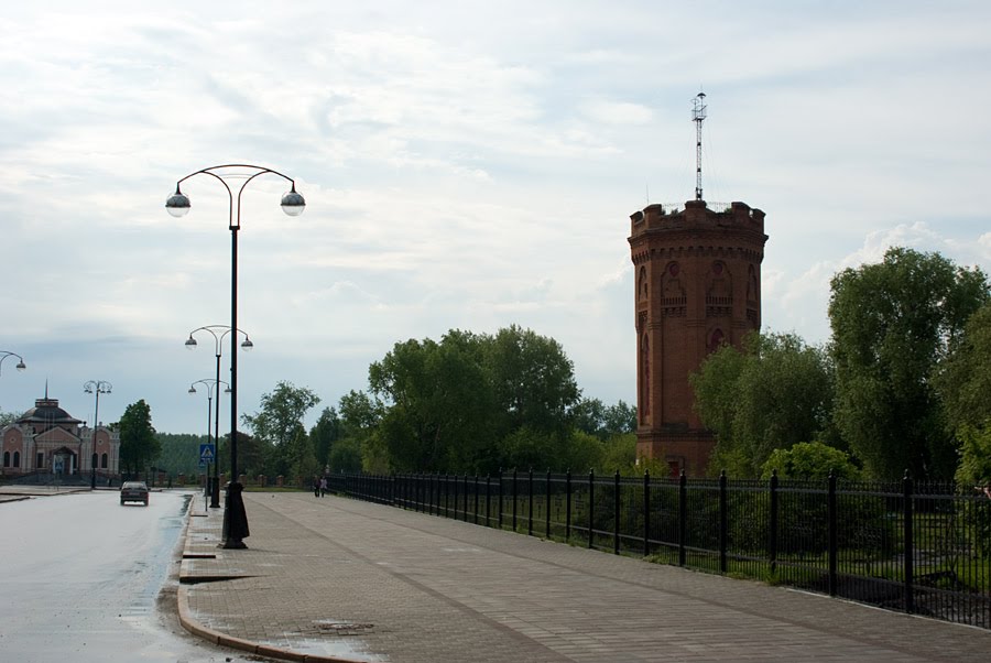 Вид на площадь С.Ремезова и водонапорную башню / View of S.Remezovs square and a water tower (14/06/2008), Тобольск