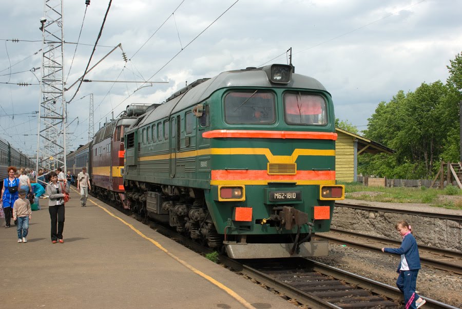 Тепловоз М62-1810, ст. Балезино Горьковской ЖД / Diesel-engine locomotive M62-1810, Balezino station of Gorky division of RZD (12/06/2008), Балезино