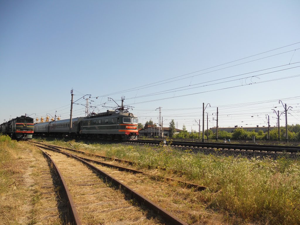 Электровоз постоянного тока ЧС2-557 отправляется на Пермь, Балезино