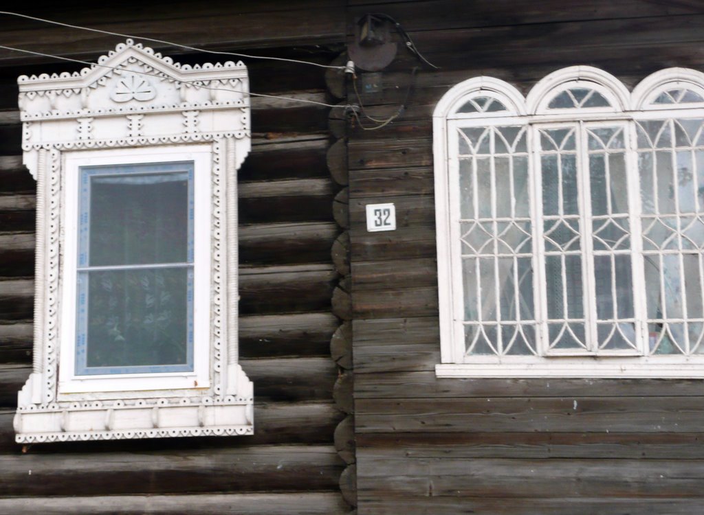Окна дома на ул. Володарского, Воткинск