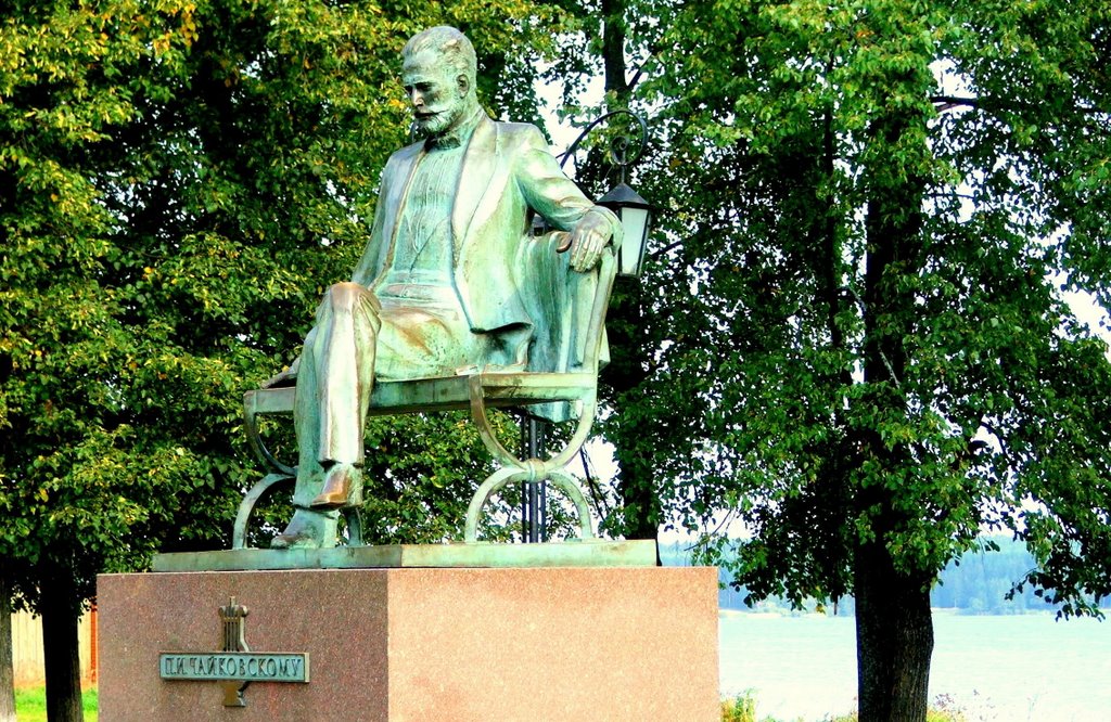 Peter Tschaikowski, Denkmal vor seinem Elternhaus in Wotkinsk, Воткинск