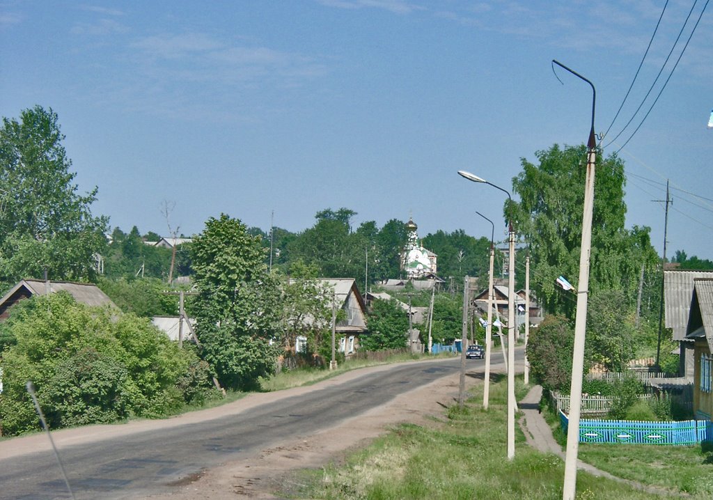 Село Дебесы, улица Советская, начало лета, видно новую Троицкую церковь, Дебесы