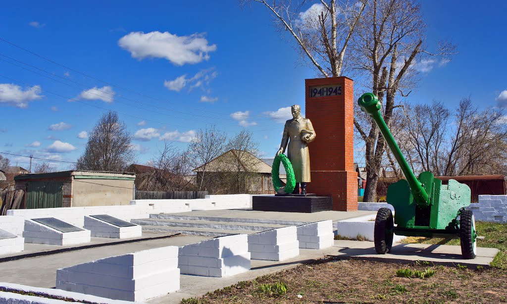 Памятник воинам, погибшим в годы Великой Отечественной войны, Кизнер