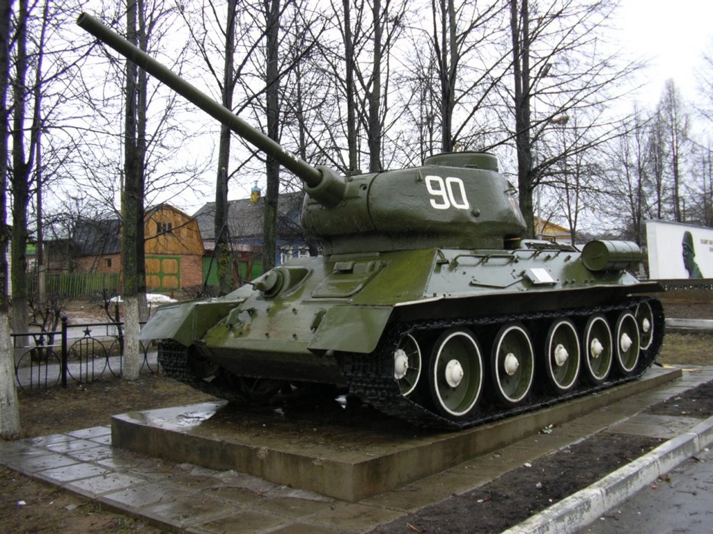 Монумент защитникам Родины. Танк Т-34., Можга