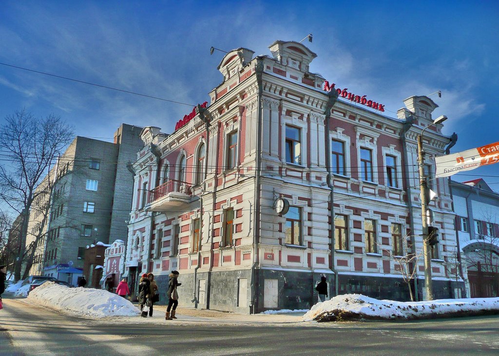 Здание банка на перекрестке ул. Гагарина и Азина (Дом Марковых, уездное казначейство,1904 год.), Сарапул