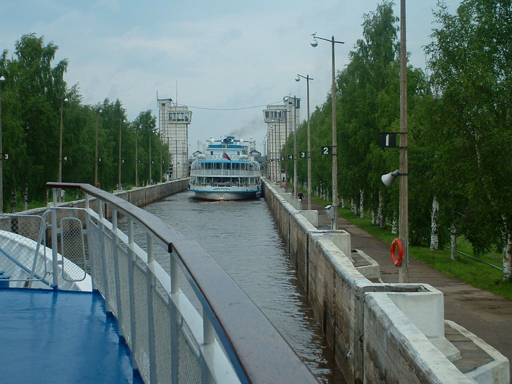 Russia - Waiting to cross the locks in the Volga River, Игнатовка