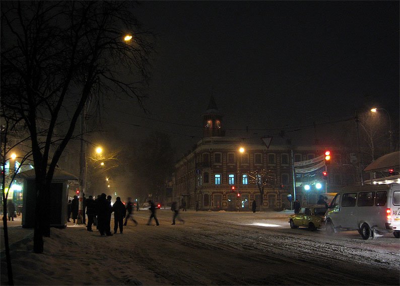 Перекресток улиц Гончарова и Ленина (зима, вечер), Ульяновск