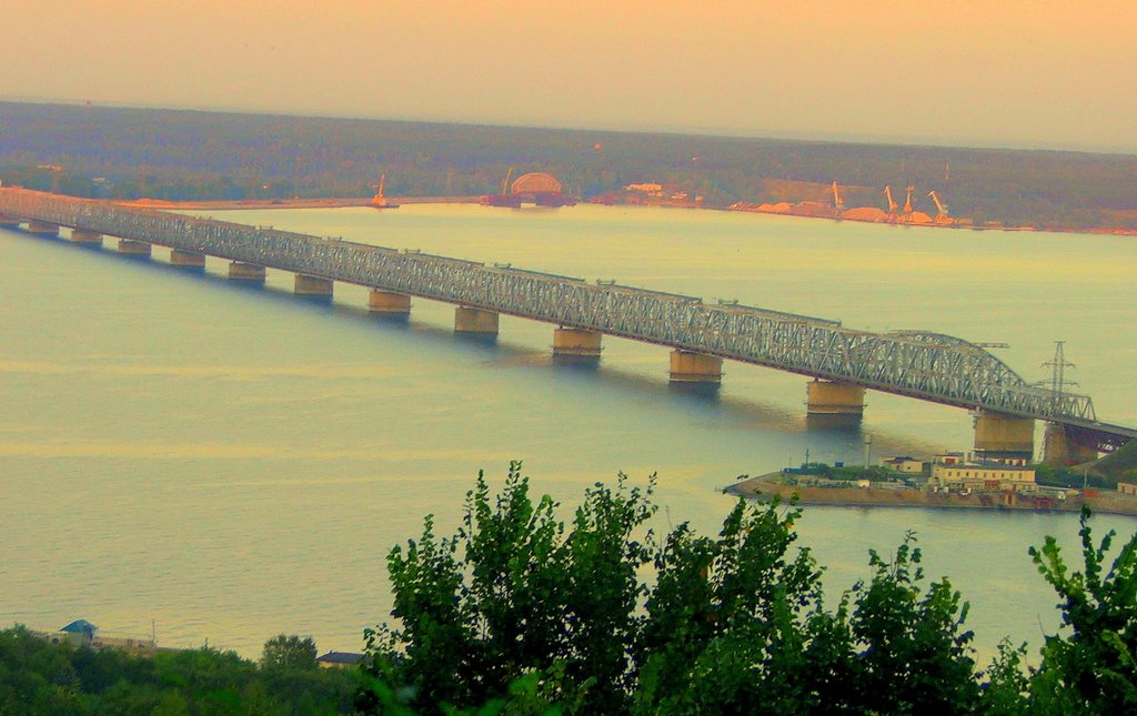 Uljanowsk - Wolgabrücke bei Sonnenuntergang, Ульяновск