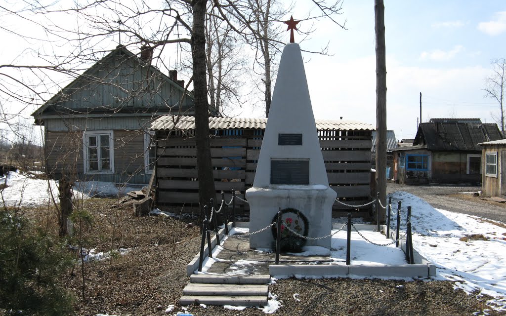 Памятник погибшим героям революции, Вяземский