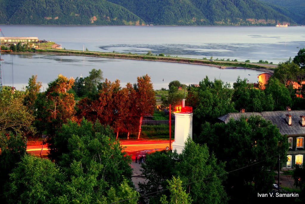 Вечер, улица, маяк... (evening, street, lighthouse... view on the Amur river from Nikolaevsk-on-Amur Russia), Николаевск-на-Амуре
