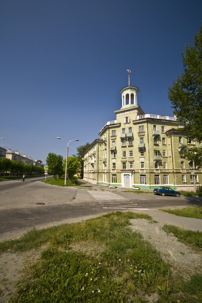 Ozersk, House with spire, Lenina ave., Aug-2008, Озерск