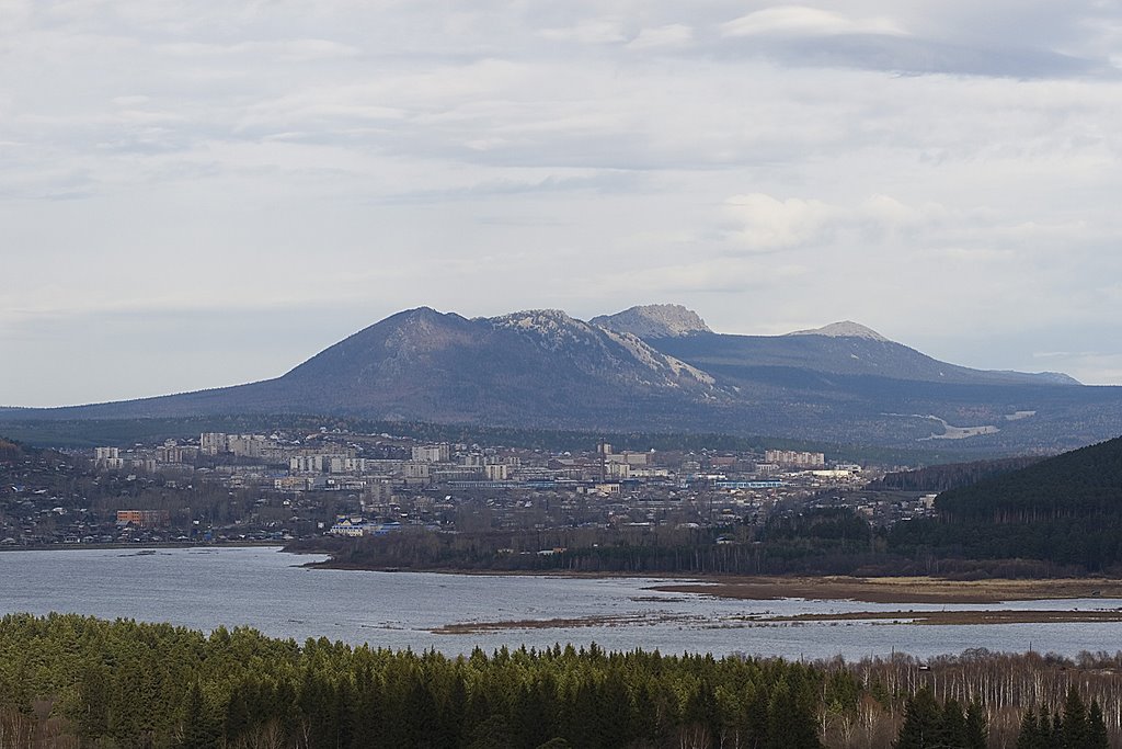 Taganay Ridge in the Ural mountains and Zlatoust city in front, Бреды