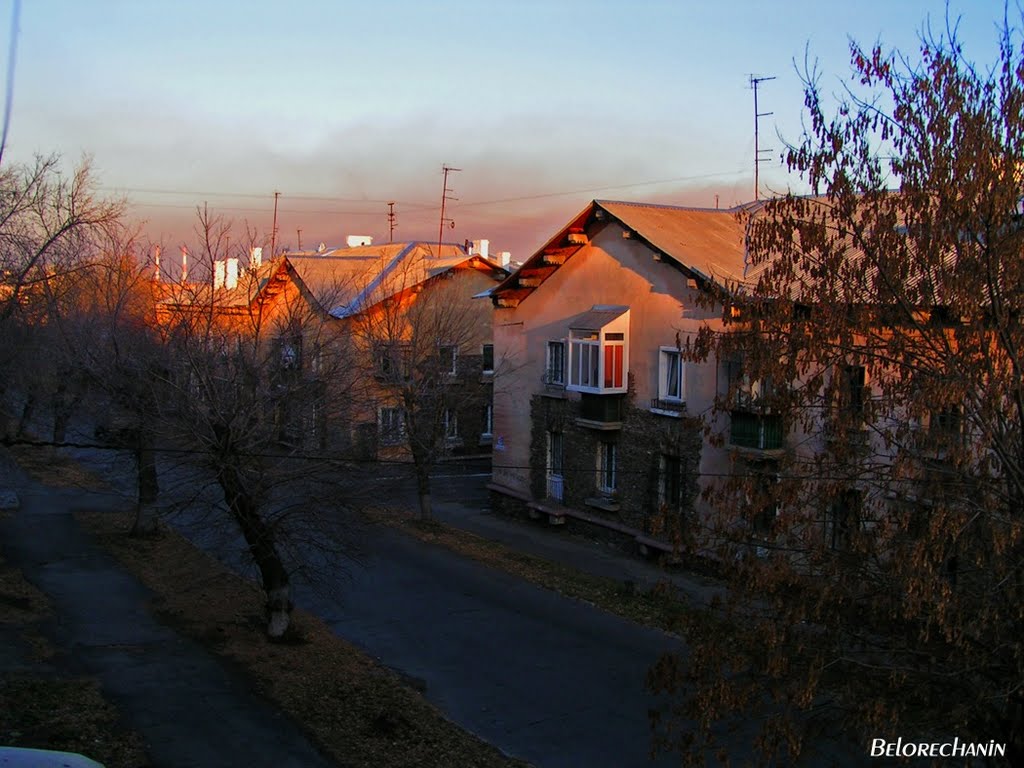 Последние лучи на улице Менделеева (Last beams on Mendeleeva Street), Магнитогорск