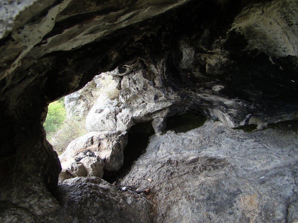 Пещера Поддувало над симским прудом, Сим