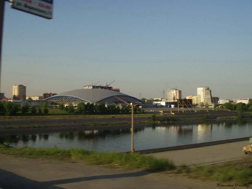 Торговый центр с моста /View on the shopping centre, Челябинск