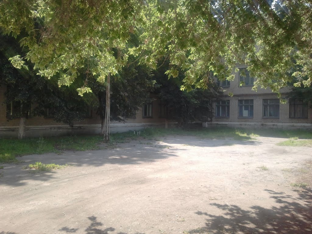 дворик школы № 3 (13,08,2011), Южно-Уральск
