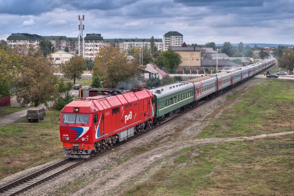 Пассажирский поезд на перегоне Грозный - Ханкала, 05/10/2013, Грозный