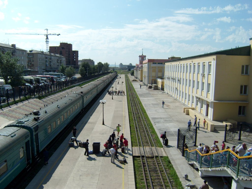 Какие поезда дальнего следования можно было увидеть на вокзале Иркутск-Пассажирс