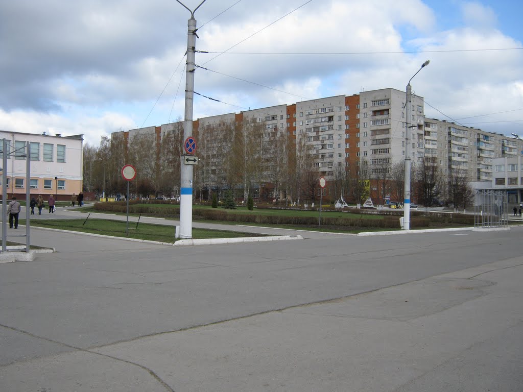 Сквер у администрации  /  Square at administration, Новочебоксарск
