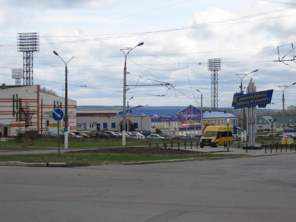 Улица Ж.Крутовой в районе стадиона  /  Zh.Krutova street around stadium, Новочебоксарск