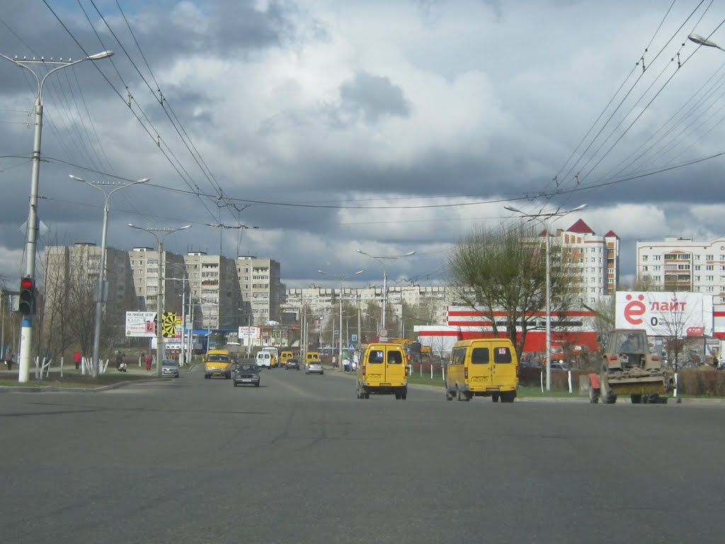 Перекрёсток улиц Винокурова и Пионерской (Вид на запад)  /  Crossroads of streets Vinokurov and Pioneerskaya (View on west), Новочебоксарск