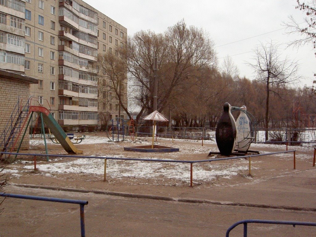 во дворе, Новочебоксарск