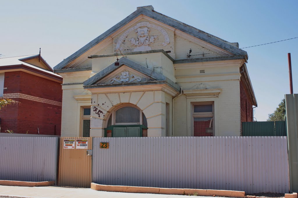 Kalgoorlie - Friendly Society - Pity about the fence, Калгурли