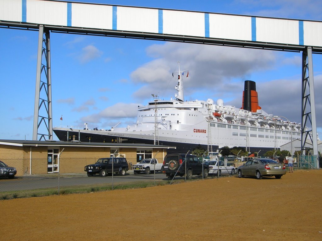 QE2 Berths In Albany for the Last Time., Олбани