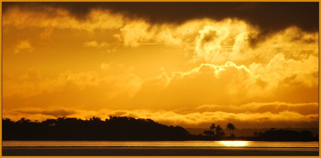 Sunrise over Quion Island, Гладстон