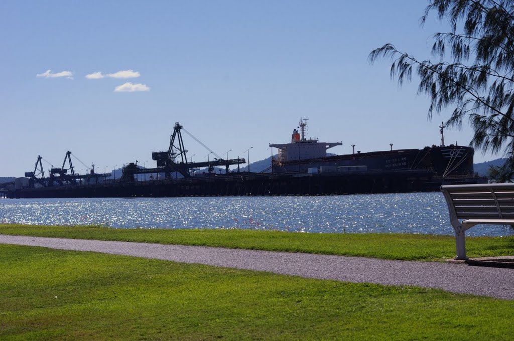 View of Coal Port from Spinnaker Park, Gladstone, Гладстон