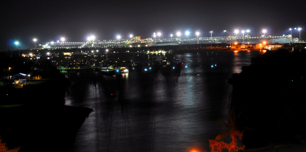 Marina night view, Гладстон