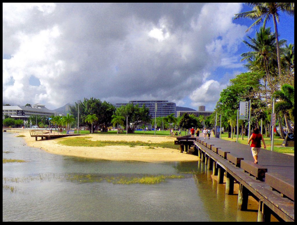 Esplanade in Cairns-© by leo1383, Каирнс