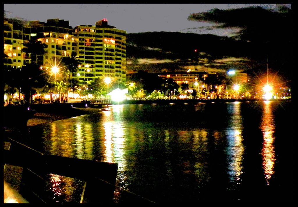 Night in Cairns Lagoon....© by leo1383, Каирнс