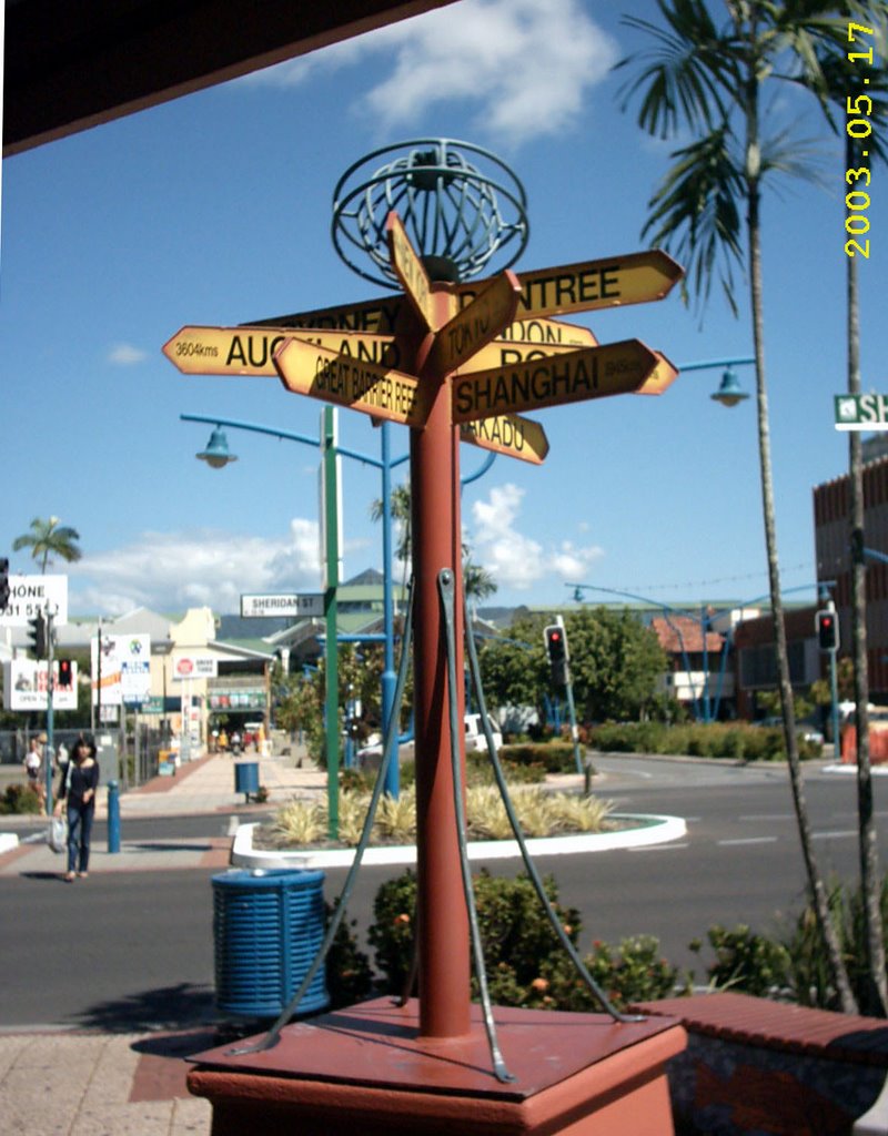 Cairns Downtown, Signpost, May 2003, Каирнс