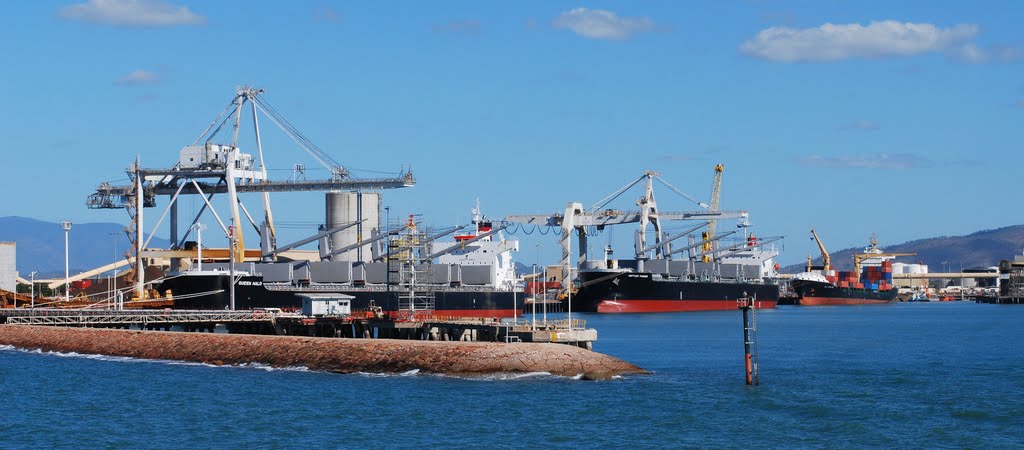 Triplet loading in Townsville port, Таунсвилл