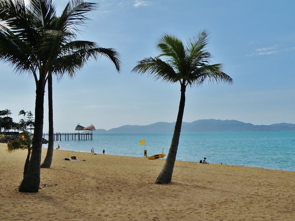 Looking over to Magnetic Island from the Strand....Townsville, QLD, Таунсвилл