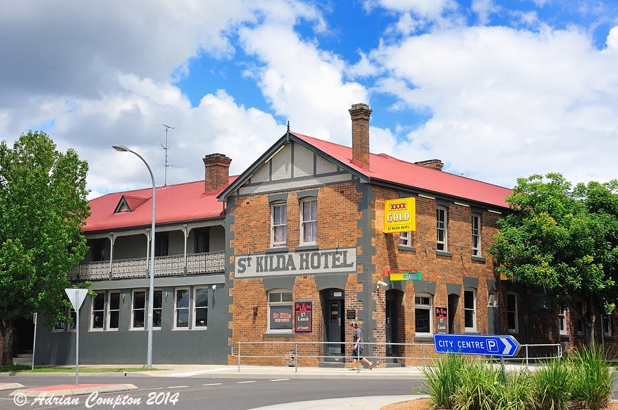 one of several hotels in the city of Armidale, the St. Kilda Hotel. Feb 2014, Армидейл