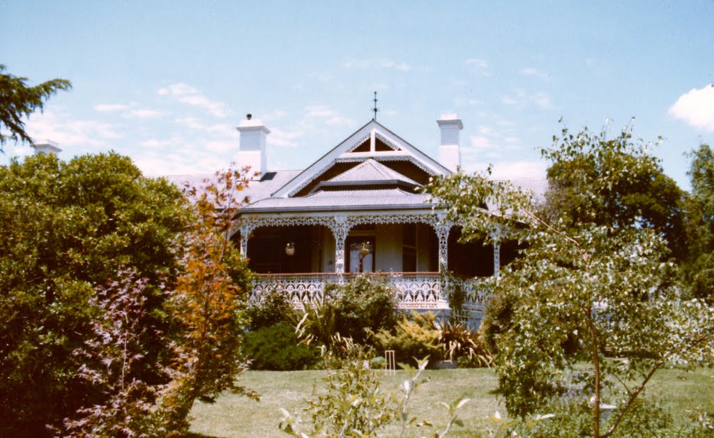 The Hon. David Henry Drummond, MLA, Member for New England, lived in this house in Armidale, Армидейл