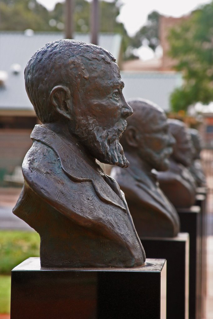 Syndicate of seven sculptures - Broken Hill city council building, Брокен-Хилл
