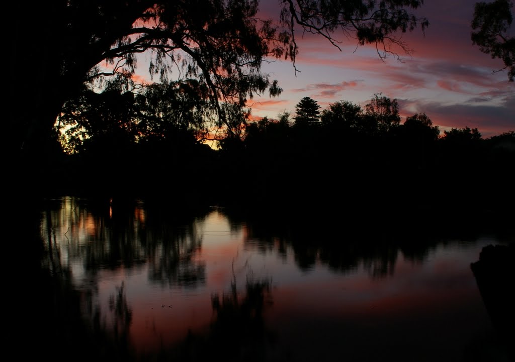 Wollundry Lagoon: Sunset Silhoutte, Вагга-Вагга