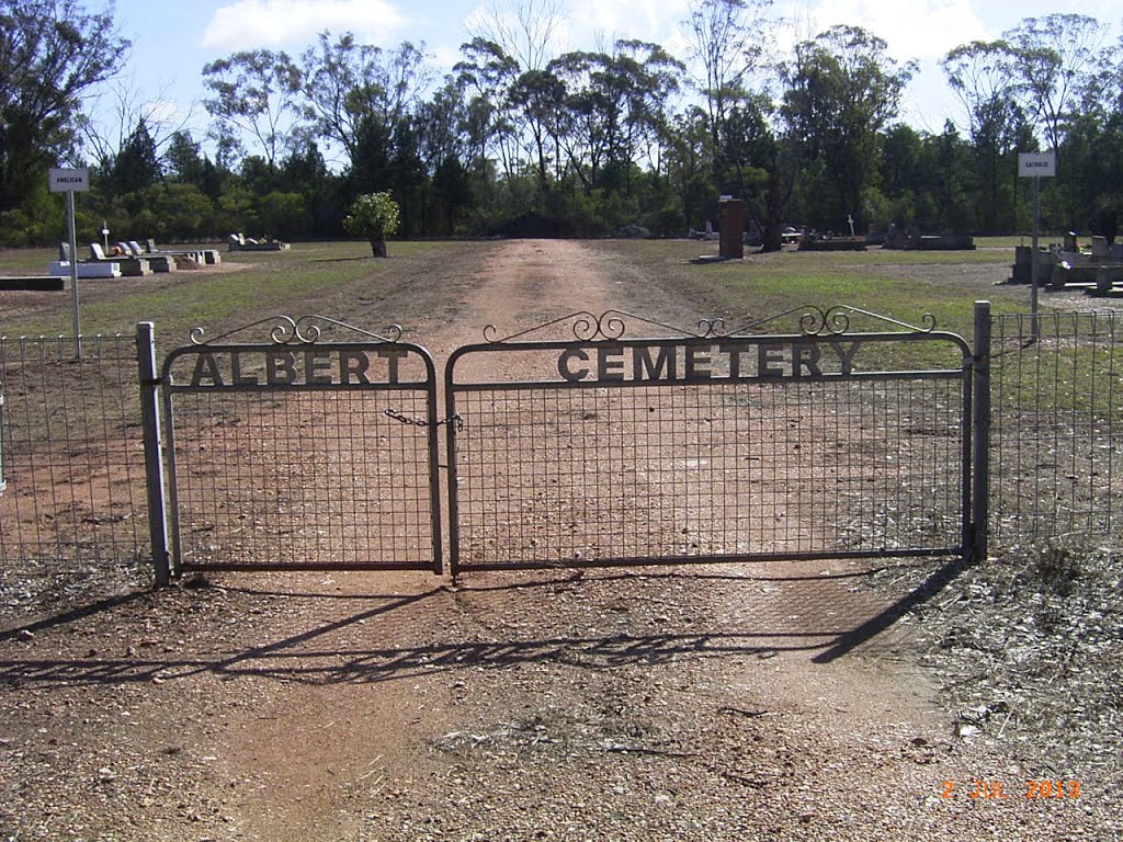Albert - Cemetery - 2013-07-02, Куэнбиан