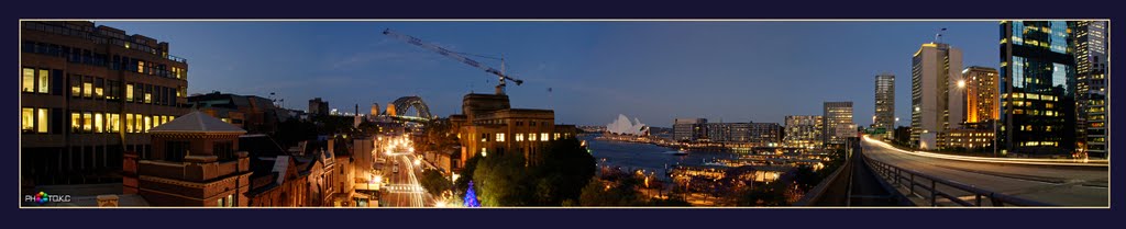 The Rocks: The Rocks area borders on the Bradfield Highway, leading to the Sydney Harbour Bridge, with the localities of Dawes Point and Millers Point, to the west. It is immediately adjacent to Circular Quay on Sydney Cove, the site of Australias first E, Сидней