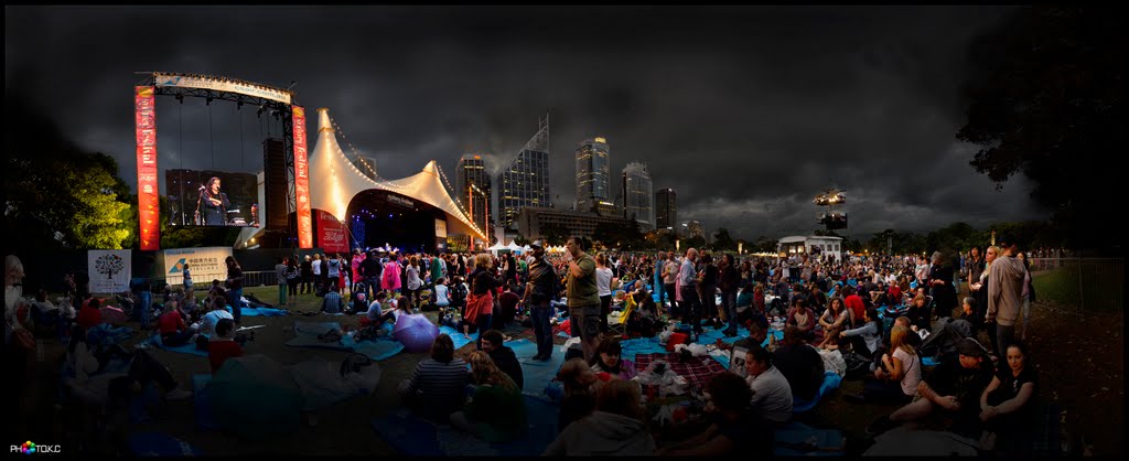 THE Sydney Festival 2012; Balmy nights and beautiful music: THE Sydney Festival picnic tradition. annual free concerts in The Domain are amongst the Festivals most anticipated events. Join thousands of Sydneysiders and visitors to the city as we pull out , Сидней