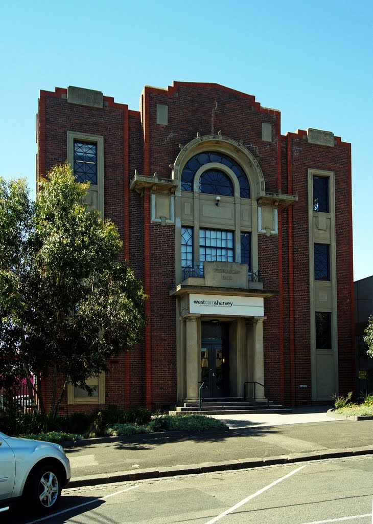 Former Freemasons Hall (2011). Built in 1927 for Geelongs Unity & Prudence Lodge, this now houses West Carr & Harvey, accountants and business consultants, Гилонг