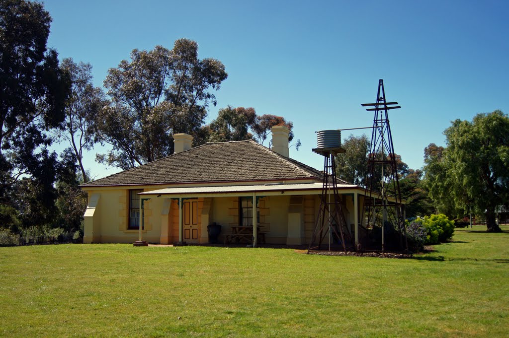 Melton’s oldest homestead, built in the 1850’s @ The Willows Historical Park (2010). It was listed by the National Trust in 1975, Мелтон