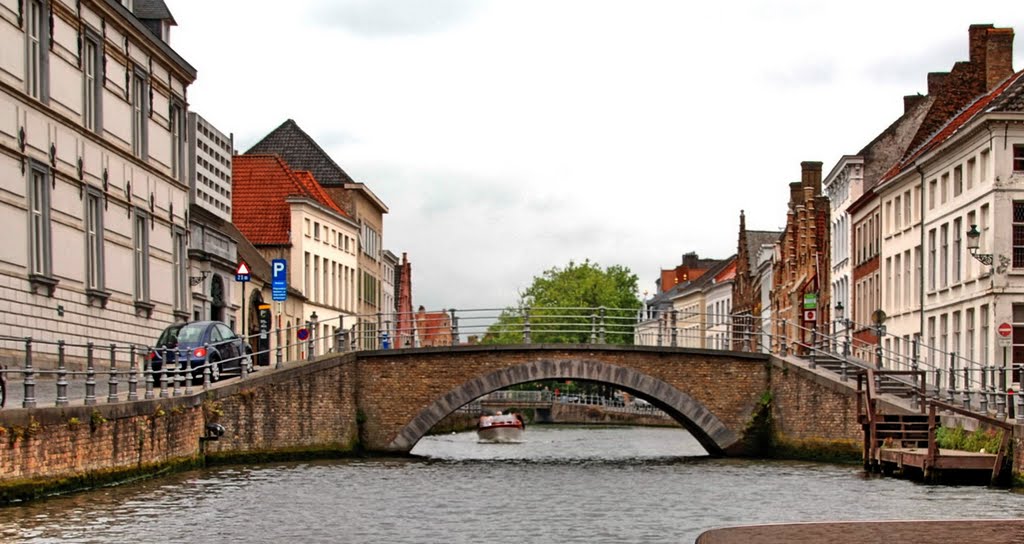 Brugge is the capital of the province of West Flanders in the Flemish Region of Belgium, Брюгге
